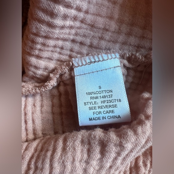 🍂 HYFVE Peach Textured Gauze Button-Front Tie Top – Size Small - Picture 5 of 6